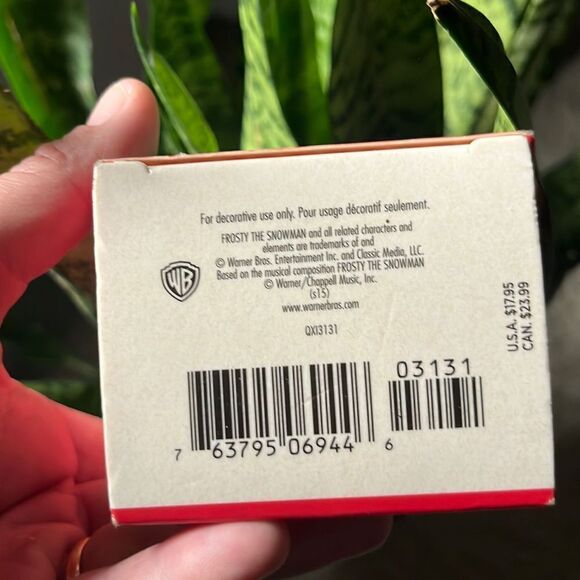 2016 A warm Frosty hug (Frosty the Snowman) (Magic) Hallmark Ornament - Picture 5 of 11